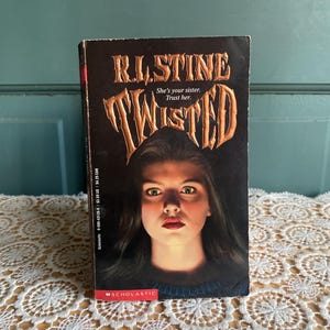 R.L. Stine - TWISTED • Teen Horror Paperback Fiction | Spooky Horror | Used/Vintage • Creased Cover / Warped Spine