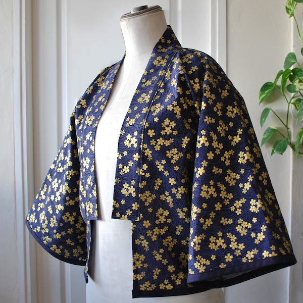 Veste Kimono Bleu et Or, motifs floraux