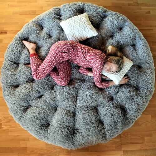 giant fluffy pillows