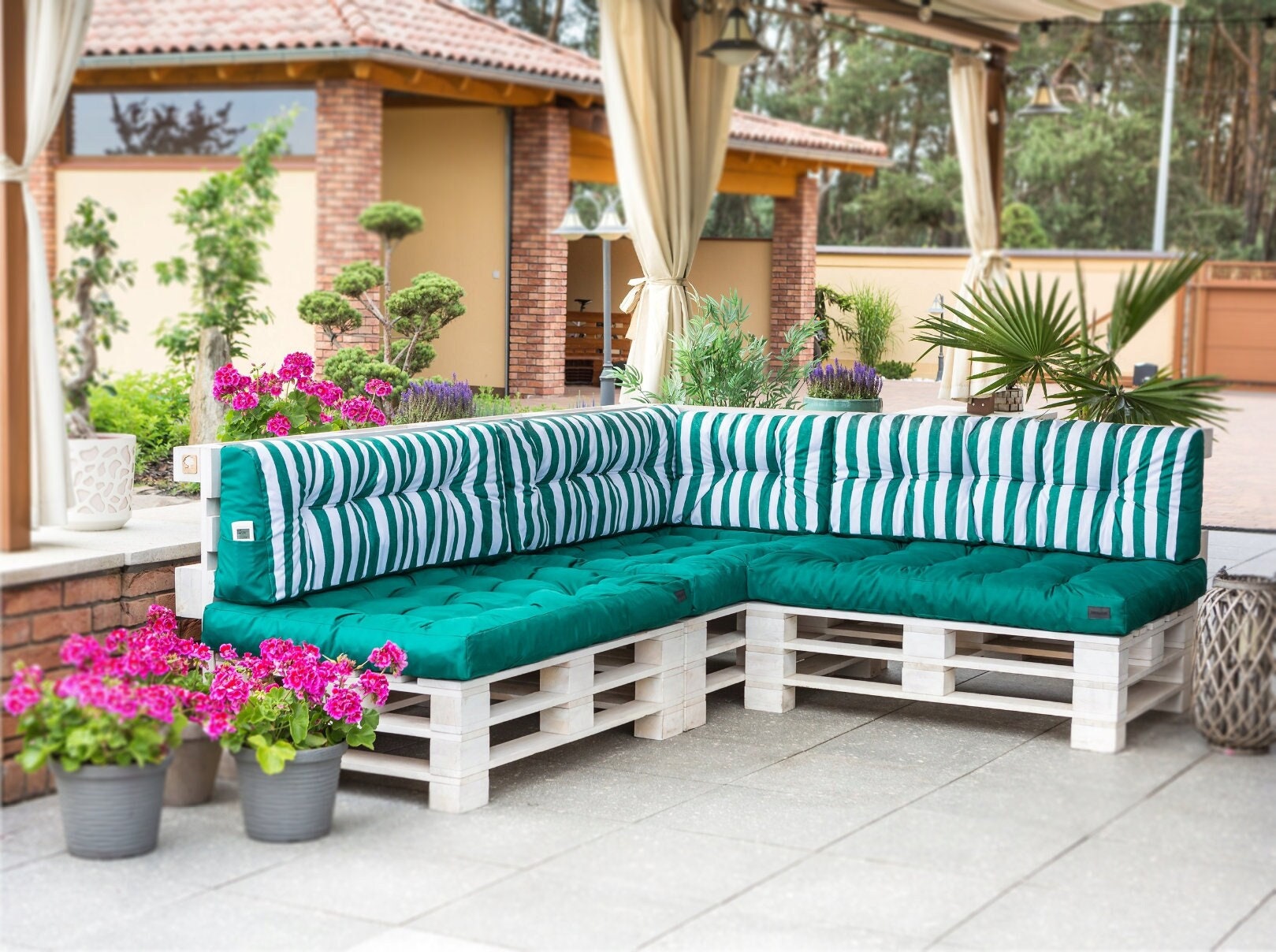 Pallet couches for sale discount