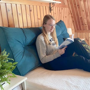 Lång kilformad kudde - Triangelformad sammetskudde för huvudgaveln - Specialdesignad ryggstödskudde - king size-sänggavel - Mjuk stödkudde - - TV-tittande