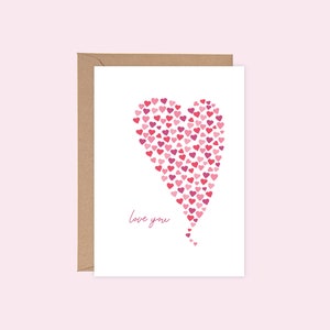 Tarjeta de felicitación imprimible con corazones rojos y rosados en un gran corazón con la frase "Te amo, feliz aniversario", descarga digital instantánea, sobre imprimible para parejas