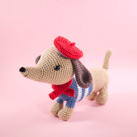 あみぐるみ編み図 - ダックスフントのソーセージの子犬、マヌと