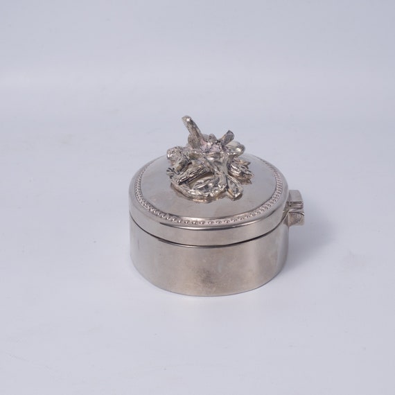 A Lovely Silver Metal Floral Pattern Trinket/Jewe… - image 4