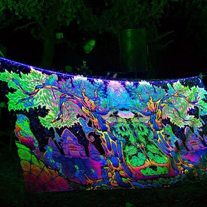 Trippy Tapestry - Colorful UV Backdrop XL Dark Tapestry Psychedelic UV-Reactive Fluorescent Wall Art