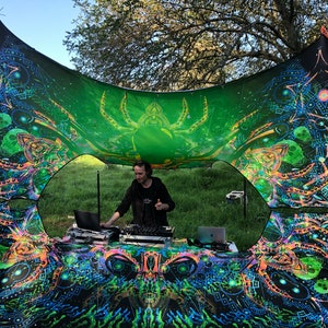 Alien Enlightenment - DJ-booth decoration – Psychedelic UV-Reactive Stretchable Print on Lycra