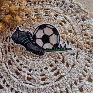 Fußballschuh mit Ball | soccer shoe with ball  | Stickapplikation | Applikation zum Aufnähen und Aufbügeln