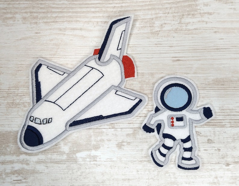 Space Shuttle & Astronaut Set blau rot Stickapplikation Applikation zum Aufnähen und Aufbügeln Bild 1