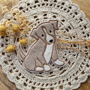 Hund Patch | Applikation zum Aufnähen und Aufbügeln | Braun / Rehbraun | 14 x 14 cm