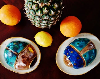Plato escarabajo con cubierta, plato de cerámica, decoración de mesa, regalo de cerámica