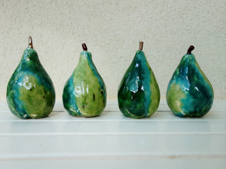 Unikat Gruszka figurka, owoc ceramiczny, ceramika artystyczna, unikatowy prezent, dekoracja ceramiczna zdjęcie 3