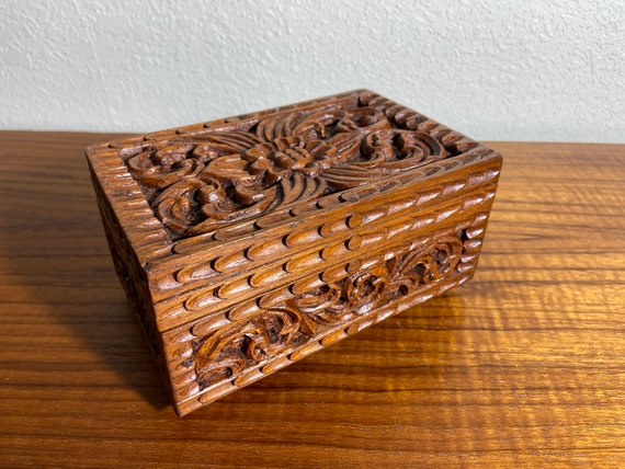 Vintage hand carved lidded - Gem Vintage hand carved lidded - Gem