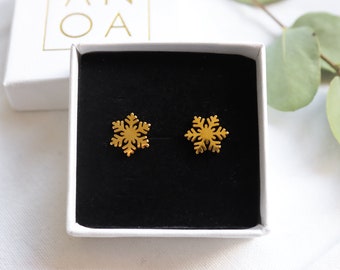 Snowflake Gold Earring stud • Gold Stud Earring • Minimalist Earring • Christmas earring • Winter snow Earring • Perfect Gift for her