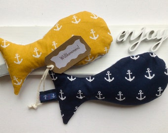 Set, two grain fish with organic rye in reversible look mustard yellow anchor / gray white stripes, dark blue anchor, light blue stripes
