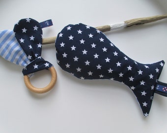 Set of baby grain fish filled with organic rye and a crackling bunny in reversible look, dark blue white stars / light blue striped