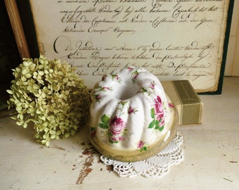 Enchanting little decorative baking pan with flower motifs and craquelure, round baking pan, Guglhupf, decoration, vintage, Mother's Day