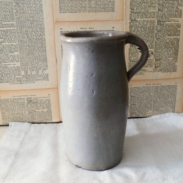 Uralter Tonkrug, grau,  Steingut, Töpferware, Vase, Wasserkanne, Krug,Dippe, Landhaus,