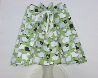 small fabric-covered lampshade SCHÄFCHEN, sheep, lamps, table lamp, wall lamp, children's lamp, set up children's room, green