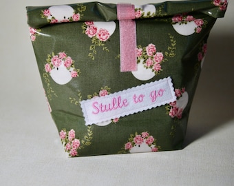 Romantic lunch bag, lunch box with roses, oilcloth bag with rose motif, snack bag, snack bag with patch, sandwich to go