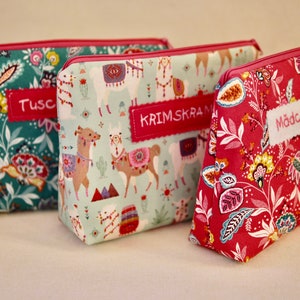 kleine Tasche Kosmetiktasche, Stofftasche, Schminktasche, Täschchen geblümt mit Aufnäher, Unikate, Geschenk für Frau