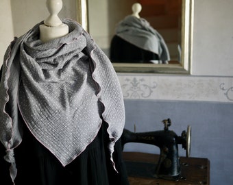 XL women's triangular scarf made of dotted muslin, gray-pink, women's neck scarf double gauze, stole, shoulder scarf muslin, neck scarf