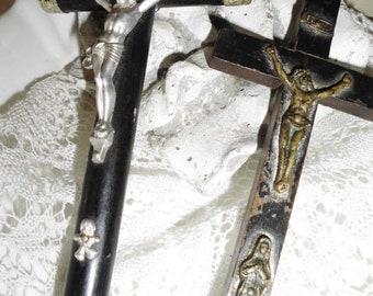 Old, antique set of 2 BREAST CROSSES / crucifix / grave goods / death cross