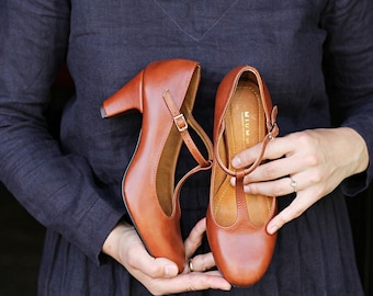 Retro style cognac brown pumps, genuine leather, mary jane heels shoes, gift for her, classic style shoes, nature lover