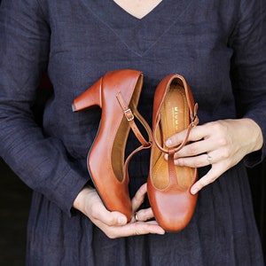 Retro style cognac brown pumps, genuine leather, mary jane heels shoes, gift for her, classic style shoes, nature lover