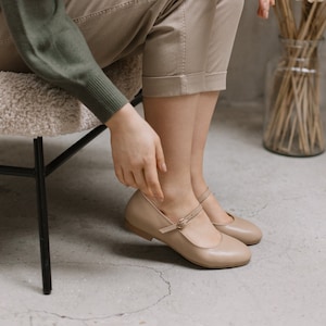 Mary-Jane beige full grain leather shoes, retro style ballet flats, handmade shoes, rounded toe, classic style, flat shoes, spring outfit