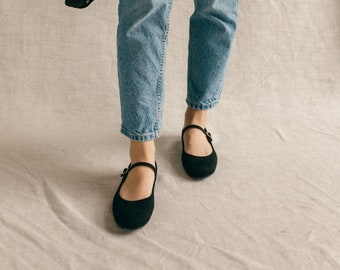 Mary-Jane natürliche schwarze Wildlederschuhe, Retro-Stil Ballerinas, handgefertigte Schuhe, abgerundete Zehenschuhe im klassischen Stil, flache Schuhe