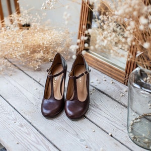 Retro style natural full grain chocolate brown mary jane heels shoes, gift for her, boho style shoes, nature lover