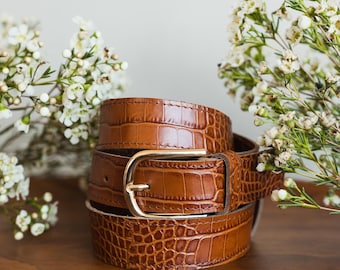 Wide Brown Crocodile Embossed Leather Belt: Women display picture 3