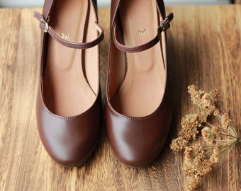 Tacones Mary Jane de piel marrón chocolate hechos a mano: zapatos