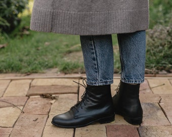 VINTAGE 80s Chic ENZO ANGIOLINI Black Leather Lace up Ankle