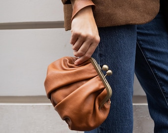 Mini Leather Kiss Lock Purse: Retro Clutch Shoulder Bag