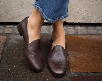 Mocassini da donna in pelle color cioccolato fatti a mano