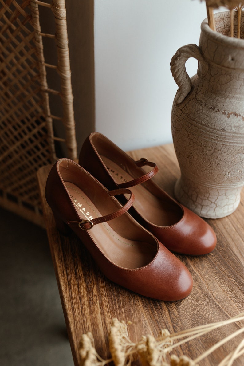 Escarpins Mary-Jane, cuir marron pleine fleur naturel, chaussures à talons mary jane, chaussures de mariée rétro, amoureux de la nature, escarpins marron cognac image 4