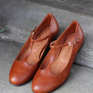 Retro style cognac brown genuine leather flats, t-bar, mary jane shoes, matching mom and daughter shoes, gift for her, lindy hop shoes, imagem 7