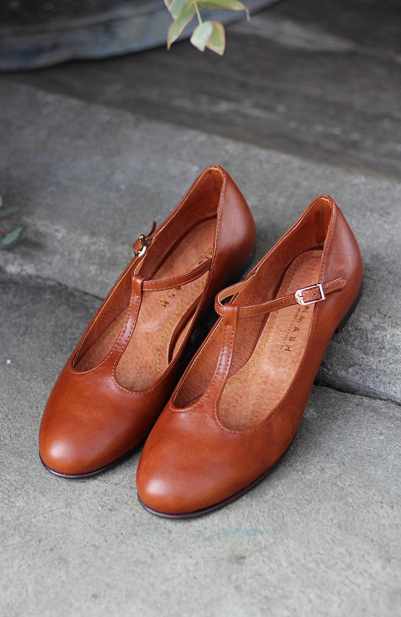 Retro style cognac brown genuine leather flats, t-bar, mary jane shoes, matching mom and daughter shoes, gift for her, lindy hop shoes, imagem 7