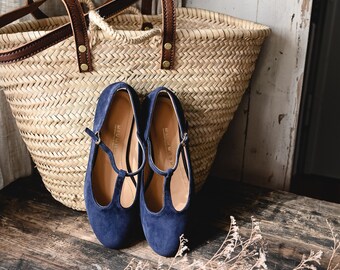 Zapatos Mary Jane de ante azul marino hechos a mano: planos retro