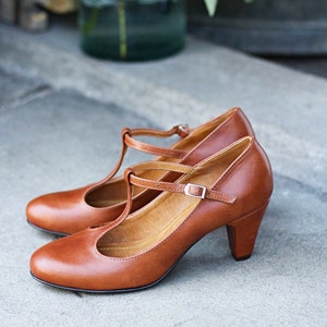 Retro-Stil cognacbraune Pumps, echtes Leder, Mary Jane Heels Schuhe, Geschenk für sie, klassische Schuhe, Naturliebhaber Bild 3