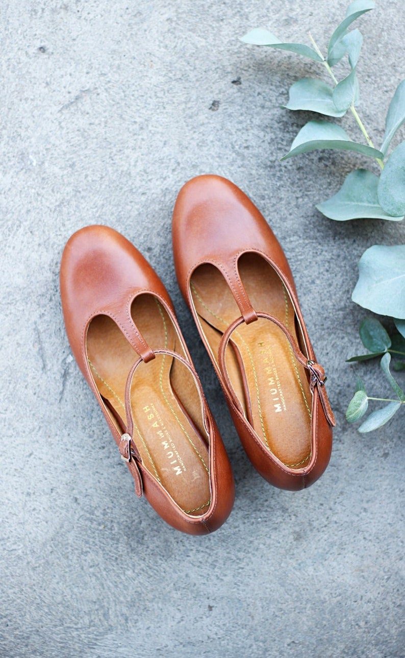 Retro-Stil cognacbraune Pumps, echtes Leder, Mary Jane Heels Schuhe, Geschenk für sie, klassische Schuhe, Naturliebhaber Bild 9