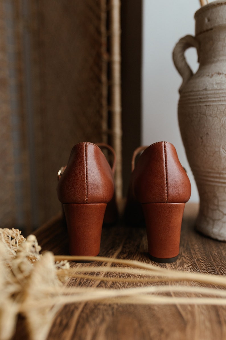 Escarpins Mary-Jane, cuir marron pleine fleur naturel, chaussures à talons mary jane, chaussures de mariée rétro, amoureux de la nature, escarpins marron cognac image 6