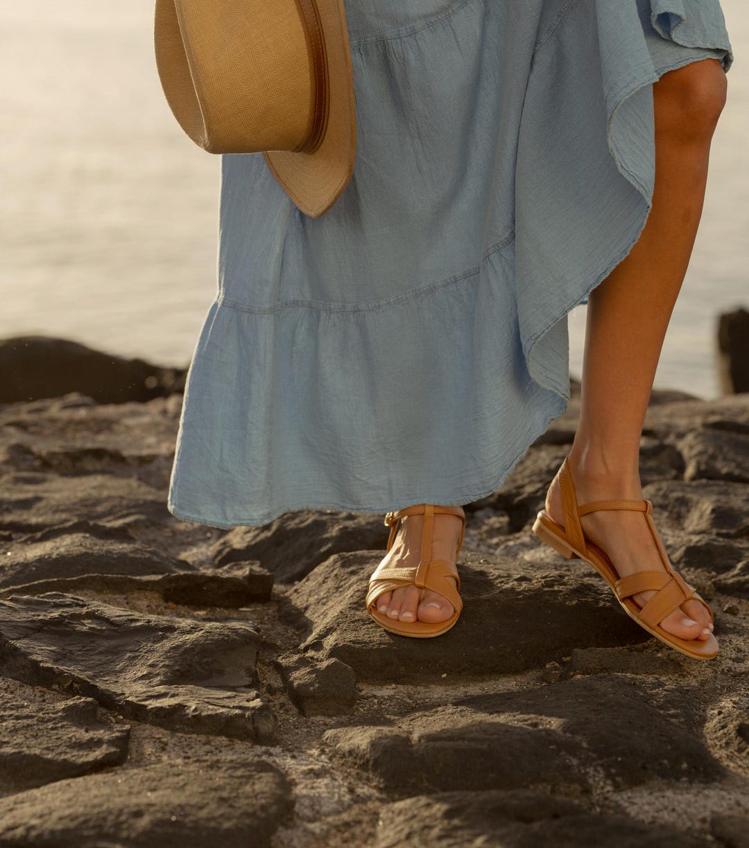 Sandalias de piel color caramelo: un estilo bohemio retro para el