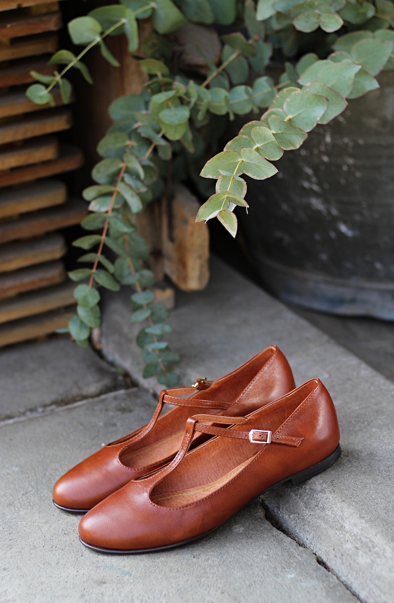 Retro style cognac brown genuine leather flats, t-bar, mary jane shoes, matching mom and daughter shoes, gift for her, lindy hop shoes, imagem 6