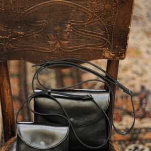 Retro crossbody bag, full grain black leather, postman bag, minimalistic & timeless design, gift for her, messenger bag image 4