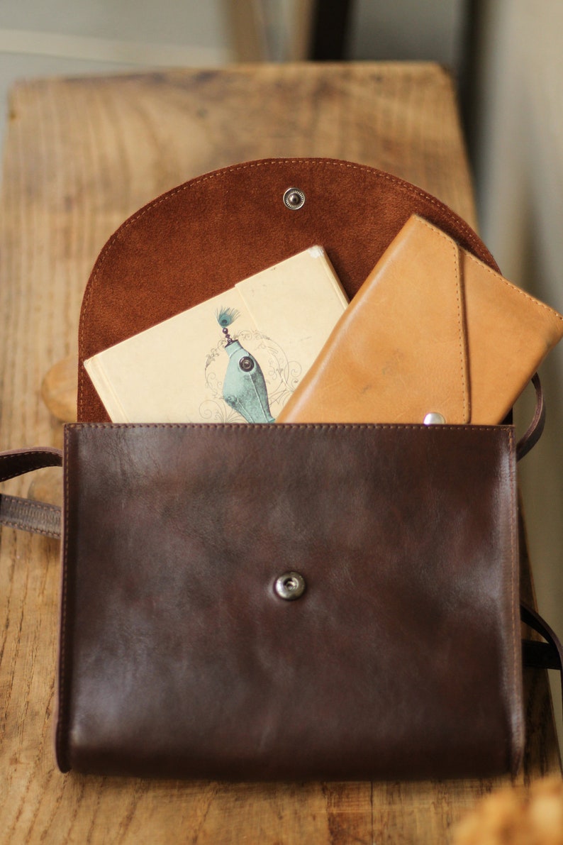 Retro crossbody bag, full grain chocolate brown leather, postman bag, minimalistic & timeless design, gift for her, messenger bag image 7