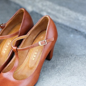 Retro-Stil cognacbraune Pumps, echtes Leder, Mary Jane Heels Schuhe, Geschenk für sie, klassische Schuhe, Naturliebhaber Bild 7