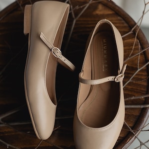 Zapatos Mary-Jane beige de cuero genuino, bailarinas estilo retro, zapatos hechos a mano, zapatos de punta redondeada, estilo clásico, zapatos planos, traje de primavera imagen 9