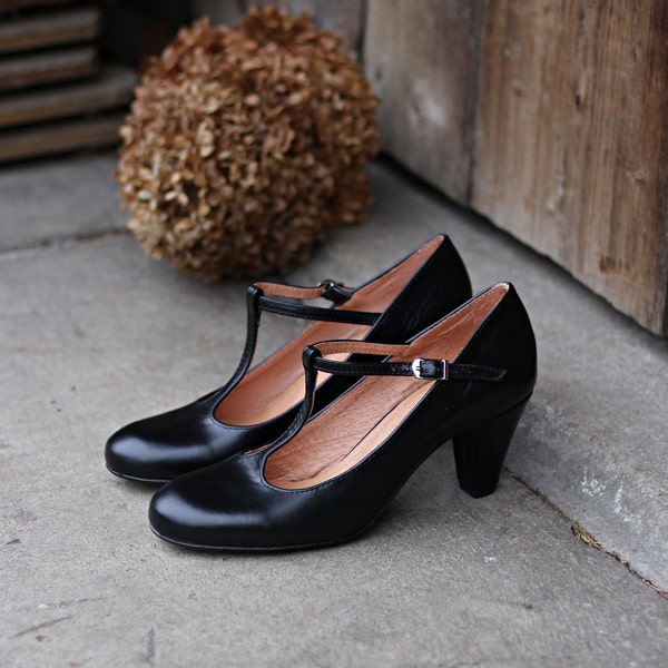 Retro style natural full grain black leather pumps, mary jane heels shoes, gift for her, boho style shoes, nature lover